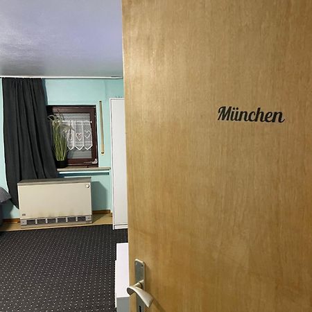 Chambre Avec 3 Lits 特里尔 外观 照片