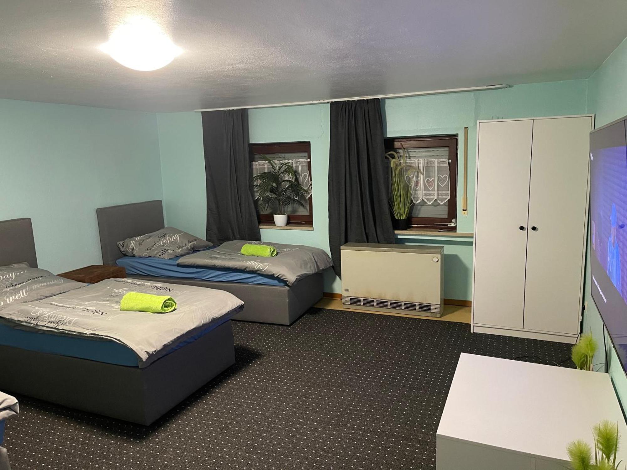 Chambre Avec 3 Lits 特里尔 外观 照片